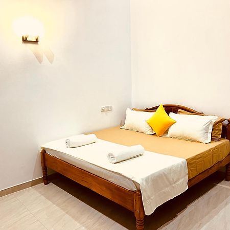 نيجومبو Ahasna Airport Villa المظهر الخارجي الصورة