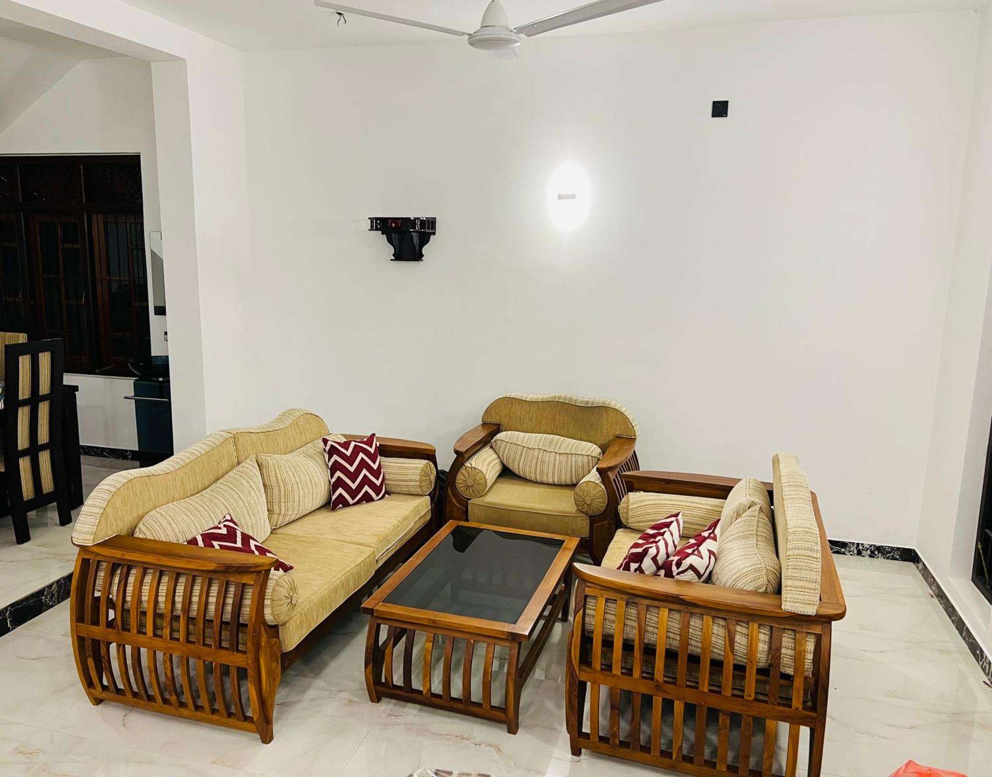 نيجومبو Ahasna Airport Villa المظهر الخارجي الصورة