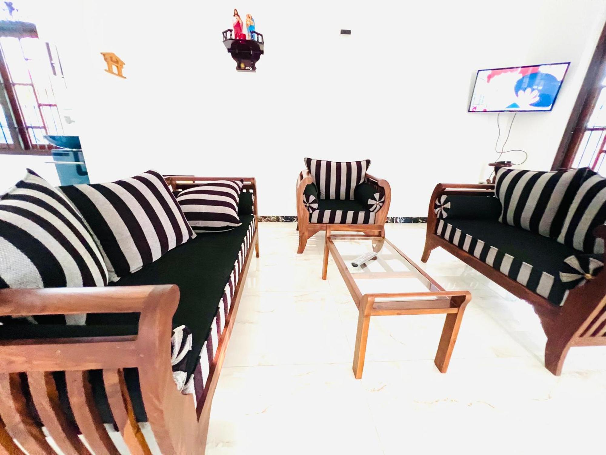 نيجومبو Ahasna Airport Villa المظهر الخارجي الصورة
