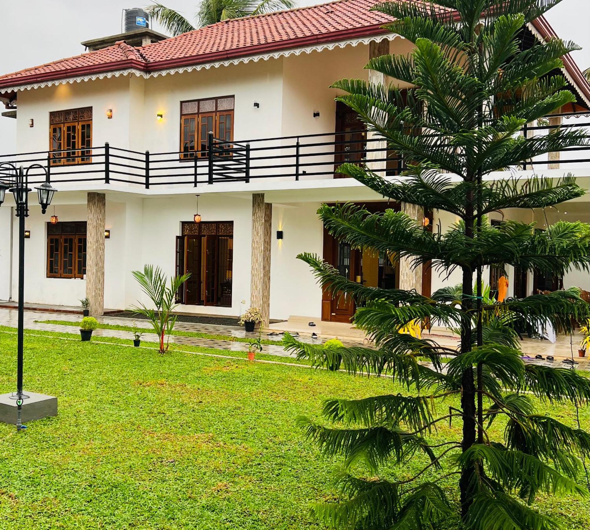 نيجومبو Ahasna Airport Villa المظهر الخارجي الصورة